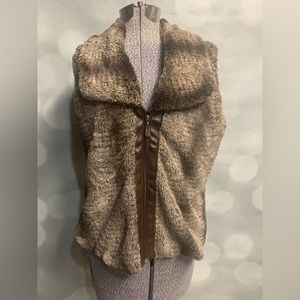 Kerrybrooke‎ vest